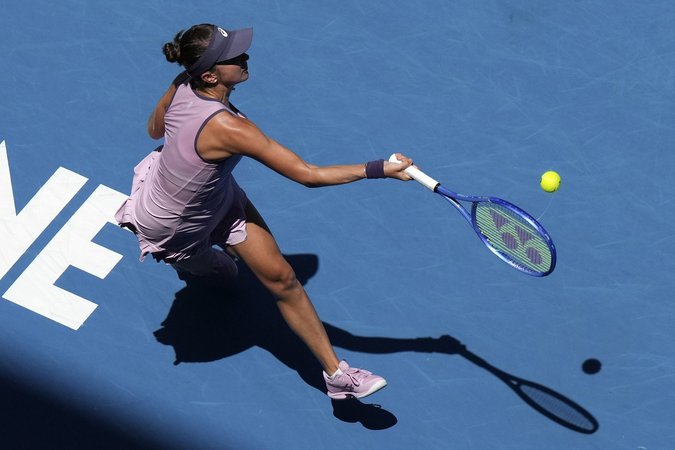 Coco Gauff Overcomes Bencic Scare to Reach Australian Open Quarterfinals
