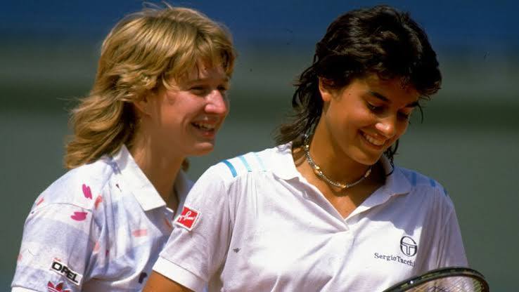 HOT NEWS: Two Legends. One Iconic Shot – Steffi Graf and Gabriela Sabatini Redefine Tennis Elegance