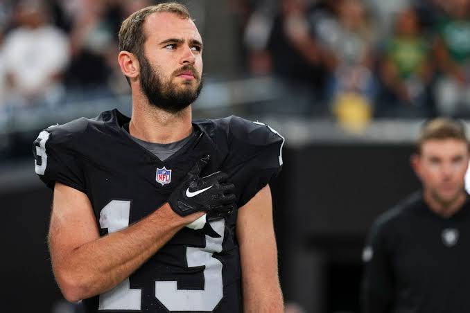 Legendary Wide Receiver Hunter Renfrow Makes Stunning NFL Comeback, Reunites with the Raiders and Signs a One-Year Deal After Highly Anticipated Official Visit!