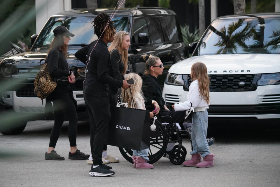 Once a Tennis Legend, Now in a Wheelchair: Anna Kournikova Raises Concerns in First Public Appearance in Two Years