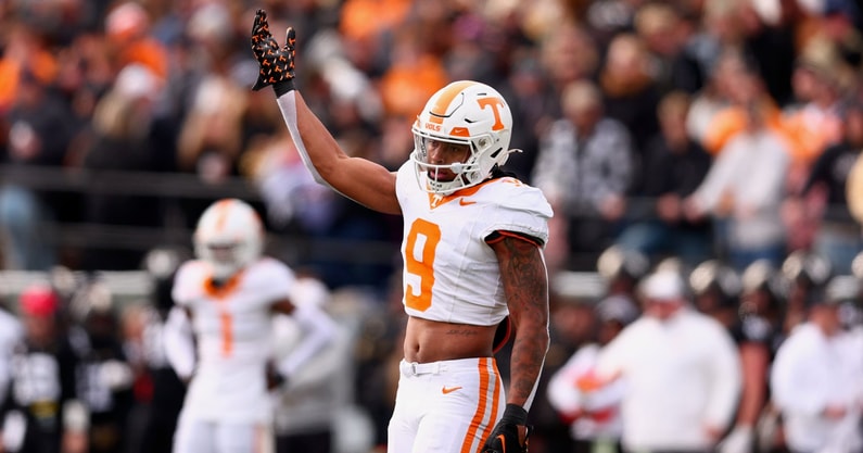 Miami lands safety transfer from Tennessee, chances for No.1 player fall